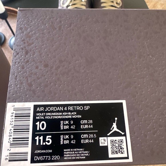 A Ma Maniere Jordan 4 - Picture 9 of 9